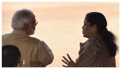 ৩ লক্ষ কোটি টাকার আর্থিক প্যাকেজ আনছেন নির্মলা, তার আগেই বাংলাকে কেন্দ্র দিল ৪১৭ কোটি