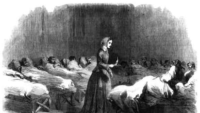 കൊവിഡ് 19; യുദ്ധമുഖത്തെ മാലാഖമാർക്ക് ആദരം