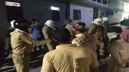 हॉटस्पॉट इलाके में फटा बम, पांच घायल, दहशत में आए लोग