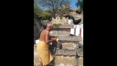 ಗಂಗಾವತಿ: ಆನೆಗೊಂದಿಯಲ್ಲಿ ಶ್ರೀನಿವಾಸ ತೀರ್ಥರ ಆರಾಧನೆ, ಭಕ್ತರಿಂದ ಪೂಜೆ