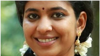 എന്തു ധരിക്കണമെന്നത് എന്റെ ചോയ്‍സ് ആണ്, അത്തരം കമന്റുകള്‍ അംഗീകരിക്കാനാകില്ല; തുറന്നുപറഞ്ഞ് ശ്രിന്ദ