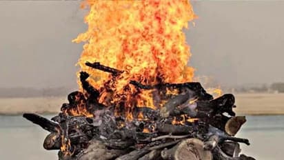 క్వారంటైన్ లో కుటుంబ సభ్యులు, అనాథ శవంగా అంత్యక్రియలు చేసిన జిహెచ్ఎంసి సిబ్బంది