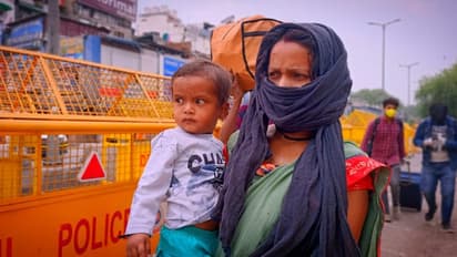 ലോക്ക്ഡൗണ് ആശങ്ക; കുടിയേറ്റ തൊഴിലാളികള് മഹാരാഷ്ട്ര വിടുന്നു