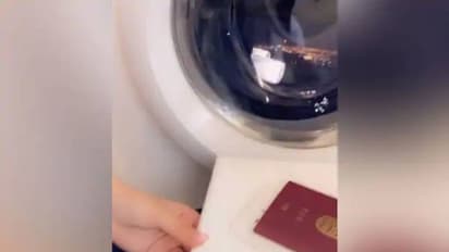 ലോക്ക്ഡൗണില് ആകാശം 'മിസ്സ്' ചെയ്യുന്നു, വീട്ടില് വിമാന യാത്ര റീക്രിയേറ്റ് ചെയ്ത് പൈലറ്റ്