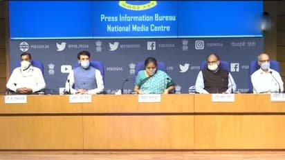 സാമ്പത്തിക പാക്കേജ്: ചെറുകിട, ഇടത്തരം വ്യാപാര മേഖലയ്ക്ക് മുൻഗണന, ഈടില്ലാതെ വായ്പ നൽകാൻ മൂന്ന് ലക്ഷം കോടി