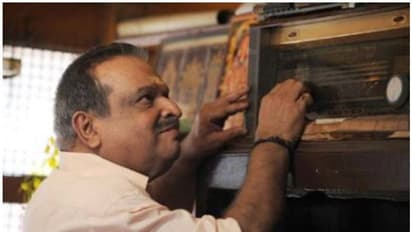 മസില് പെരുപ്പിച്ച് മീശ പിരിച്ച് പി ജയചന്ദ്രൻ; ഫോട്ടോയെക്കുറിച്ച് വെളിപ്പെടുത്തി ഭാവഗായകൻ