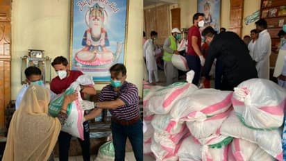 পাকিস্তানে হিন্দু মন্দিরে গিয়ে ত্রাণ বিলি, মানবতার পুজারি আফ্রিদি