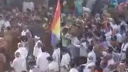 মোদীর 'দো গজ দুরি'কে ধুলোয় মিশিয়ে দিল শিবরাজের মধ্য প্রদেশ, স্বাগত জানাল সাধুকে