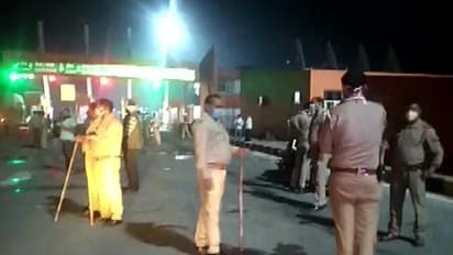 मध्य प्रदेश में ट्रक की टक्कर से 8 मजदूरों की मौत, यूपी में छह मजदूरों को बस ने रौंदा