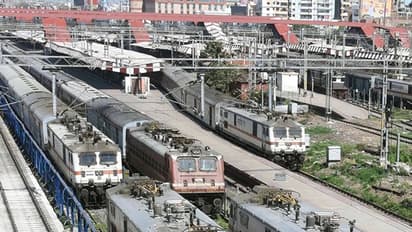 আজ থেকে ৪৮ ঘন্টা রাজ্য জুড়ে লকডাউন, বাতিল থাকছে কী কী ট্রেন