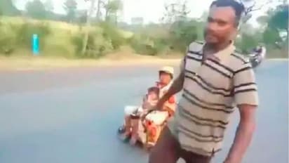 తోపుడు బండిపై గర్భిణీ భార్య, కూతురు: హైదరాబాద్ నుండి 700 కిలోమీటర్లు లాక్కెళ్లిన భర్త!