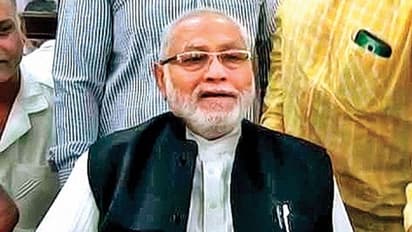 PM Modi Brother Accident:பிரதமர் மோடியின் சகோதரர் பிரஹலாத் சென்ற கார் மைசூரு அருகே விபத்து:பலர் காயம்: வீடியோ