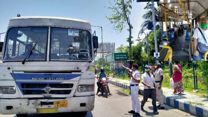 থার্মাল চেকিং-এ পাশ করলেই সরকারি বাস নিয়ে যাবে গন্তব্য়ে,  ভিড় নিয়ন্ত্রনে কড়া নজর পুলিশের