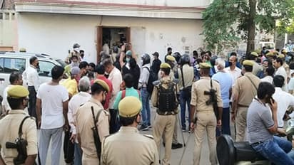 घर में हर ओर बिखरा पड़ा था खून, कमरे में पड़ी थी मां-बाप, पत्नी और बहन की लाशें