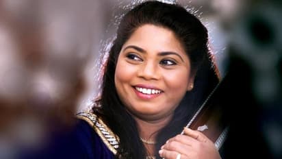 വീണ്ടും കേള്ക്കാന് കൊതിക്കും മിന്മിനിയുടെ ഈ 'യമുനയാട്രിലേ', വീഡിയോ കാണാം