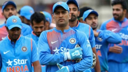 അവനെ ആരും പറഞ്ഞ് പഠിപ്പിക്കേണ്ട; ധോണിയുടെ വിരമിക്കലിനെ കുറിച്ച് മുന് ഓസീസ് താരം