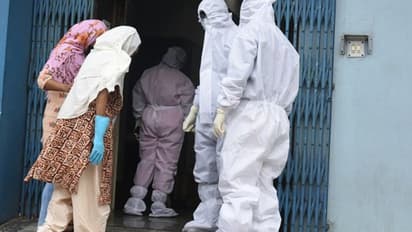 করোনার ভয়ে ২ দিন ধরে দাদার দেহ আগলে ভাই, আলিপুর বডিগার্ড লাইনে পচাগলা অবস্থায় উদ্ধার করল পুলিশ