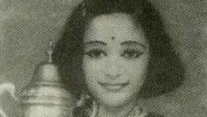 ఎవర్‌ గ్రీన్‌ గ్లామర్‌ క్వీన్‌.. మాధురీ దీక్షిత్‌ రేర్‌ ఫోటోస్‌