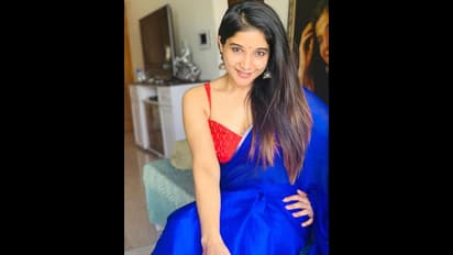 “இதுக்கு புடவையே கட்டியிருக்க வேண்டாம்”...சாக்ஷி அகர்வாலின் அதிரடி கவர்ச்சியை பார்த்து கடுப்பான நெட்டிசன்கள்!