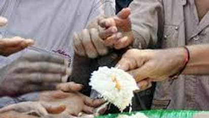 ಲಾಕ್ಡೌನ್: ಹಸಿದರ ಹೊಟ್ಟೆ ತುಂಬಿಸಿದ ಮುನಿರಾಬಾದ್ ಪೊಲೀಸ್ ಠಾಣೆ, ನಿತ್ಯ ದಾಸೋಹ