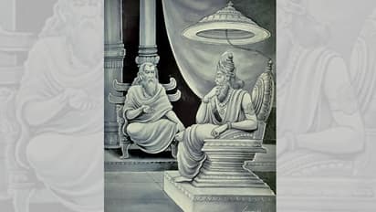 'এই গুণাবলী সম্পন্ন মানুষরাই প্রকৃত জ্ঞানী মানুষ, সবাই এদের সামনে মাথা নত করতে বাধ্য' জানায় বিদুর নীতি