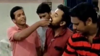 ലോക്ക് ഡൗണ് ലംഘിച്ച് എഐഎസ്എഫ് നേതാവിന്റെ പിറന്നാളാഘോഷം; 20 പേര്ക്കെതിരെ കേസ്