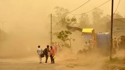 ലോക്ഡൗണ്; റോഡിലും റെയില്വേ ട്രാക്കിലും മരിച്ചുവീഴുന്ന ഇന്ത്യന് തൊഴിലാളികള്