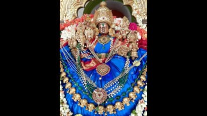 ಸರ್ವಾಲಂಕಾರ ಭೂಷಿತೆಯಾಗಿ ರಾರಾಜಿಸುತ್ತಿರುವ ನಾಡದೇವತೆ; ಜಂಬೂ ಸವಾರಿಯನ್ನು ಕಣ್ತುಂಬಿಕೊಳ್ಳಿ