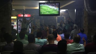 ঘরে বসেই দর্শকপূর্ণ স্টেডিয়ামের আমেজ,অভিনব পন্থা বুন্দেশলিগার ব্রডকাস্টারের