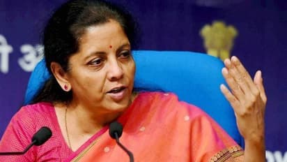 വ്യോമയാന രംഗത്ത് വൻ മാറ്റങ്ങൾ പ്രഖ്യാപിച്ച് ധനമന്ത്രി, ആറ് വിമാനത്താവളങ്ങൾ കൂടി ലേലം ചെയ്യും