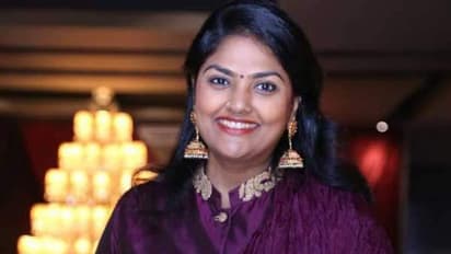 വീടിന്‍റെ ആധാരം അടക്കം മോഷണം പോയി; പൊലീസില്‍ പരാതിയുമായി നടി നിരോഷ