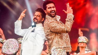 'তোমায় দেখে আমি মুগ্ধ', 'অশোকা'র সেটে খুঁদে ভিকি থেকে কিং খানের পছন্দের অভিনেতাদের মধ্যে একজন তিনি