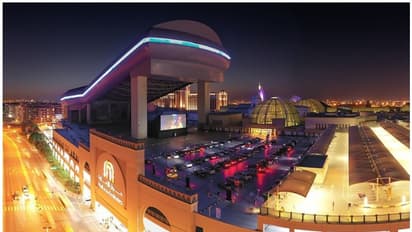 മാളില് കാറിലിരുന്ന് സിനിമ കാണാം, ശബ്ദം കാറിലെ സ്പീക്കറില് തന്നെ; കൊവിഡ് കാലത്തെ പുതിയ സിനിമാ അനുഭവം ഇങ്ങനെ