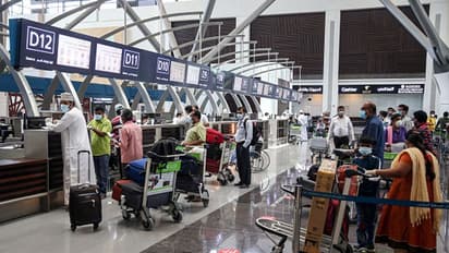 প্রথম দিনেই উড়ান বিভ্রাট,  দিল্লি-মুম্বই সহ একাধিক শহরে যাত্রীদের না জানিয়েই বাতিল হল ফ্লাইট