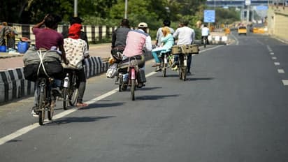 ಕಾಫಿನಾಡಿನಿಂದ ಮರಳಿ ಊರಿಗೆ ತೆರಳುತ್ತಿದ್ದಾರೆ ವಲಸೆ ಕಾರ್ಮಿಕರು..!