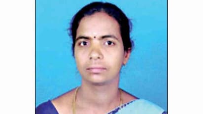 பணி முடிந்து வீடு திரும்பிய செவிலியர்..! விபத்தில் பரிதாப பலி..!