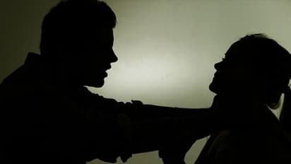 യുവതിയുടെ കണ്ണിൽ മുളക് പൊടിയെറിഞ്ഞു, തലക്കടിച്ചു; വണ്ടൂരിൽ അജ്ഞാതന്‍റെ ശല്യം  തുടരുന്നു