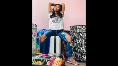 వితిక లేటెస్ట్ ఫోటోస్.. చీరకట్టులో నడుము అందాలు