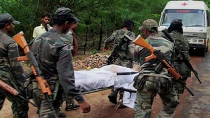 ತರಕಾರಿ ತರಲು ಹೋಗಿದ್ದ ಅರೆಸೇನಾ ಕಮಾಂಡರ್ನ ಕೊಡಲಿಯಿಂದ ಕೊಚ್ಚಿಕೊಂದ ನಕ್ಸಲರು