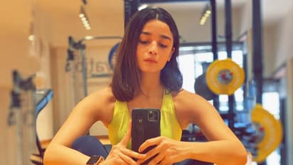 কারিপাতা-ধনেপাতা, কিছুই চেনেন না অনন্যা, 'ডাম্বেস্ট অভিনেত্রী'র শিরোপা আলিয়ার থেকে গেল তাঁরই দিকে