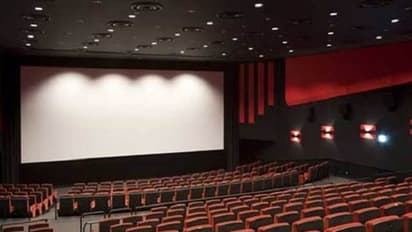 সিনে-জগতে সু-সংবাদ, অগাস্টেই খুলে যাক সিনেমাহলগুলি, তথ্য সম্প্রচার মন্ত্রকের আর্জি