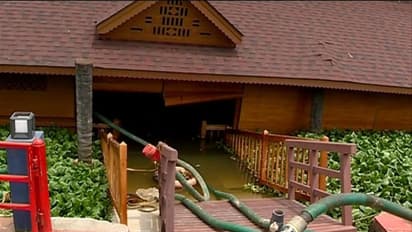 വേളിക്കായലിൽ മുങ്ങിയ ഫ്ലോട്ടിങ് റെസ്റ്റോറന്റ് പൊക്കിയെടുത്തു; കെടിഡിസിയുടെ അനാസ്ഥയെന്ന് ആരോപണം