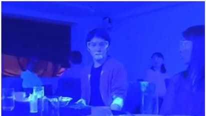 പത്തു ആളുകള്ക്കിടയില് ഒരാള്ക്ക് കൊറോണ വൈറസ് ഉണ്ടെങ്കില് പടരുന്നതെങ്ങനെ; വീഡിയോ കാണാം