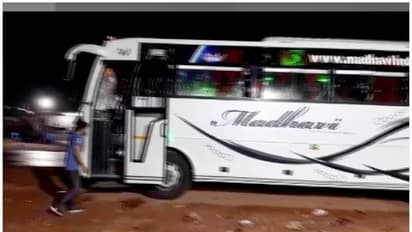 ഡ്രൈവർമാരെ പൊലീസ് മർദ്ദിച്ചതായി പരാതി; ബസ് ജീവനക്കാർ തലപ്പാടിയിൽ പ്രതിഷേധിക്കുന്നു