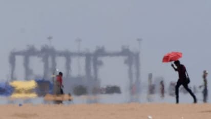 കേരളത്തില് കനത്ത മഴ, തമിഴ്നാട്ടില് ഉഷ്ണതരംഗ സാധ്യത; കാലാവസ്ഥയെ വട്ടംകറക്കി ഉംപുണ്