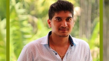 ইন্টারনেটের টাওয়ার পেতে গাছের মগডালে যুবক, ডালে ঝুলে থেকেই চলল অনলাইন ক্লাস