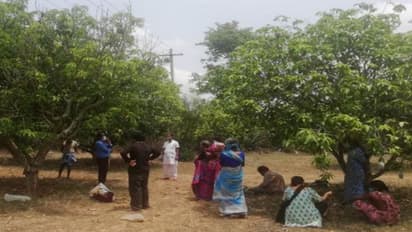 ಕೋಲಾರ: ಹೇಗೆ ಸತ್ತರೂ ಕರೋನಾ, ಶರೀರ ಮಣ್ಣು ಮಾಡಲು ಬಿಡದ ಗ್ರಾಮಸ್ಥರು!