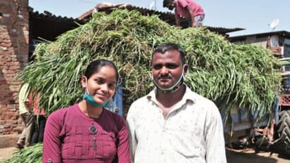 बोर्ड में 98 पर्सेंट नंबर से टॉपर बनी घास बेचने वाले की लड़की, लॉकडाउन में कर दिया पिता का नाम रोशन