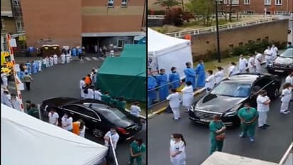 ಸೈಲೆಂಟ್ ಪ್ರೊಟೆಸ್ಟ್;  ಪ್ರಧಾನಿ ಬಂದಾಗ ಬೆನ್ನು ತಿರುಗಿಸಿ ನಿಂತ ವೈದ್ಯರು