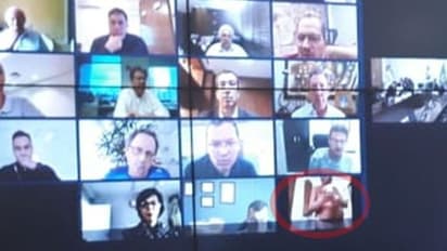 ದೇಶದ ಅಧ್ಯಕ್ಷರ ಮೀಟಿಂಗ್‌ನಲ್ಲೇ ಬೆತ್ತಲೆ ಸ್ನಾನ, ಇವ್ನ ಮನೆ ಹಾಳಾಗ!